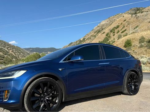 Used 2018 Tesla Model X 75D image 12