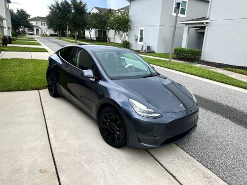 Used 2022 Tesla Model Y Long Range AWD/4WD image 1