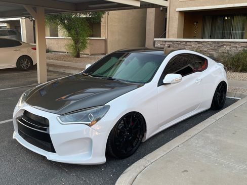 Used 2015 Hyundai Genesis 3.8 image 1