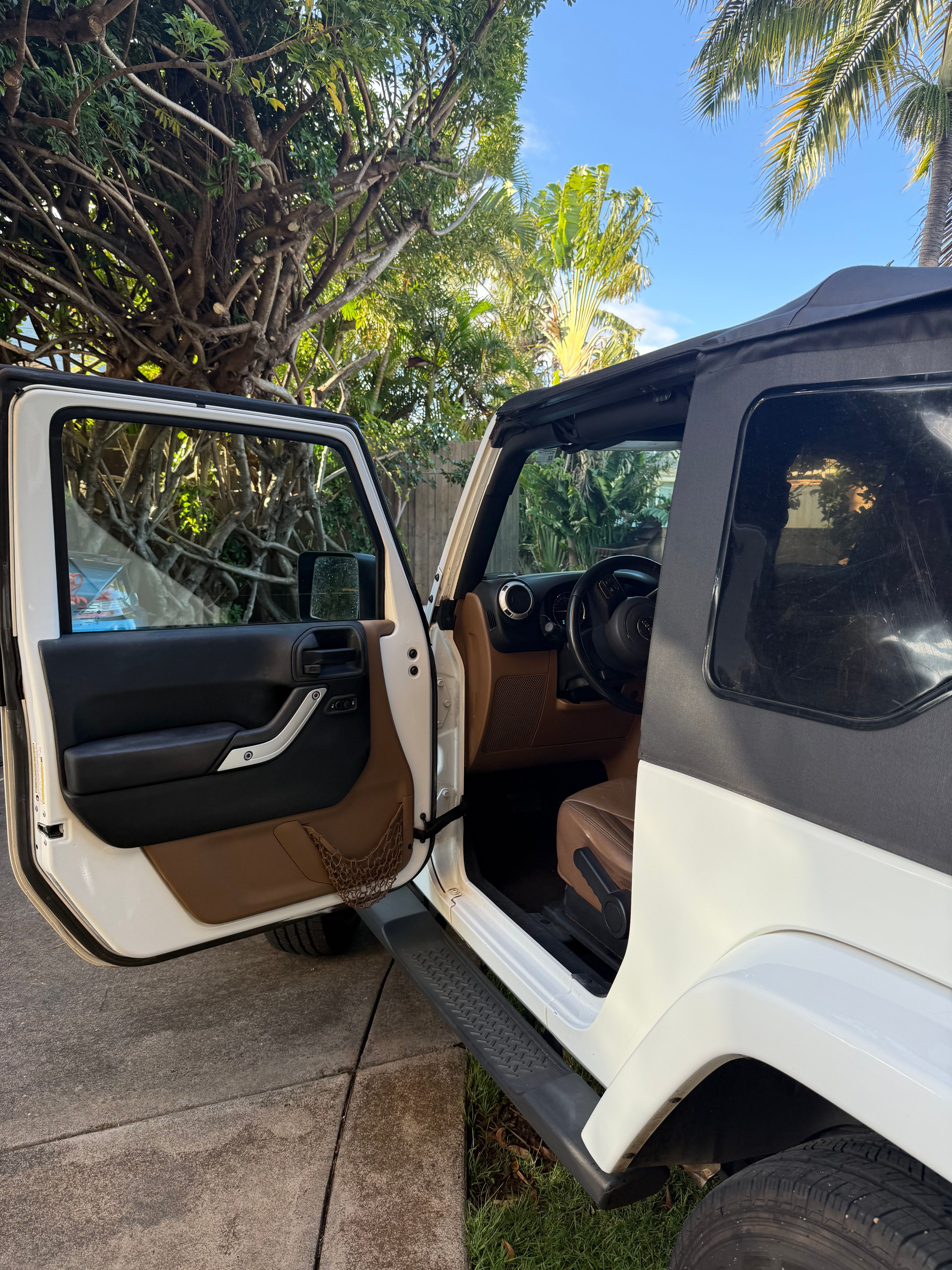 Used 2018 Jeep Wrangler Sahara w/ Dual Top Group AWD/4WD image 9