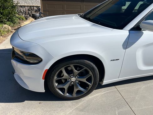 Used 2016 Dodge Charger R/T w/ Premium Group image 4