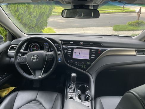 Used 2018 Toyota Camry SE FWD image 5