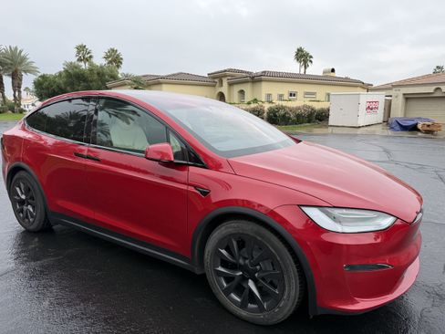 Used 2023 Tesla Model X Standard Sport Utility 4D image 2