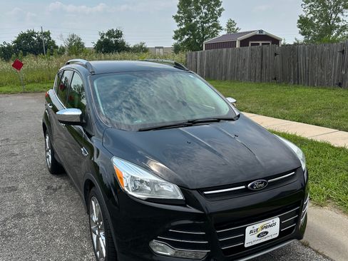 Used 2015 Ford Escape SE w/ SE Chrome Package image 1