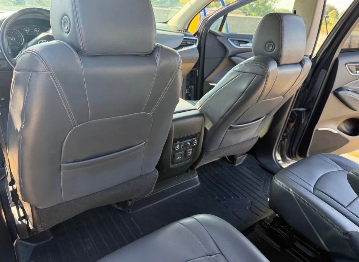 Used 2018 Buick Enclave Premium w/ Experience Buick Package FWD image 6