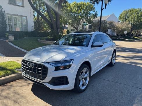 Used 2022 Audi Q8 Premium image 2