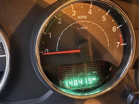 Used 2015 Jeep Wrangler Unlimited Sahara image 4