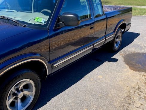 Used 2001 Chevrolet S10 Pickup LS w/ Preferred Equipment Group image 6