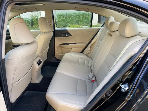 Used 2015 Honda Accord Touring image 14