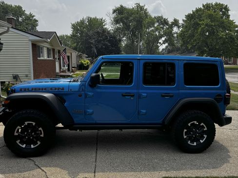 Used 2025 Jeep Wrangler Unlimited Rubicon w/ Technology Group image 1