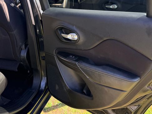 Used 2015 Jeep Cherokee Latitude image 13