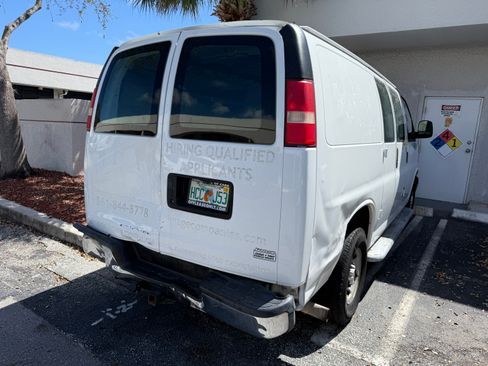 Used 2015 GMC Savana 2500 image 4