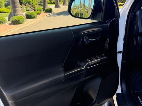 Used 2020 Toyota Tacoma 4x4 Double Cab image 11