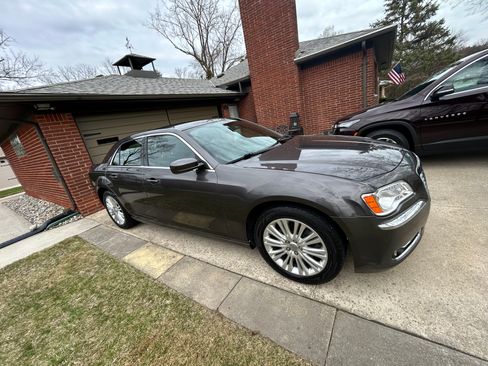 Used 2014 Chrysler 300 AWD w/ Driver Convenience Group image 1