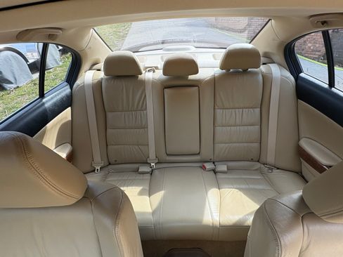 Used 2011 Honda Accord EX-L image 10