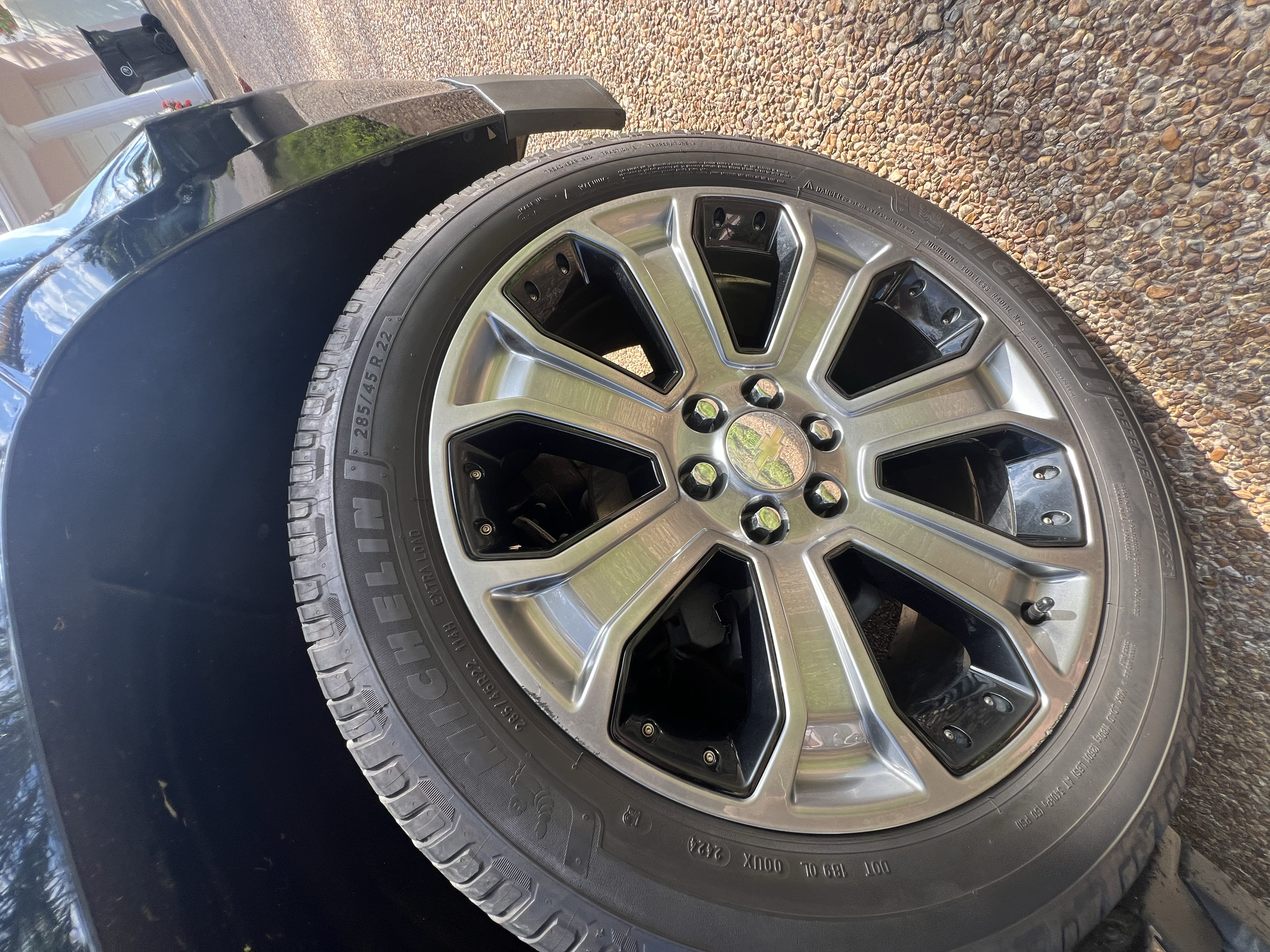 Used 2019 Chevrolet Suburban LT w/ Luxury Package RWD image 5