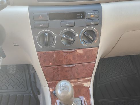 Used 2005 Toyota Corolla CE image 9