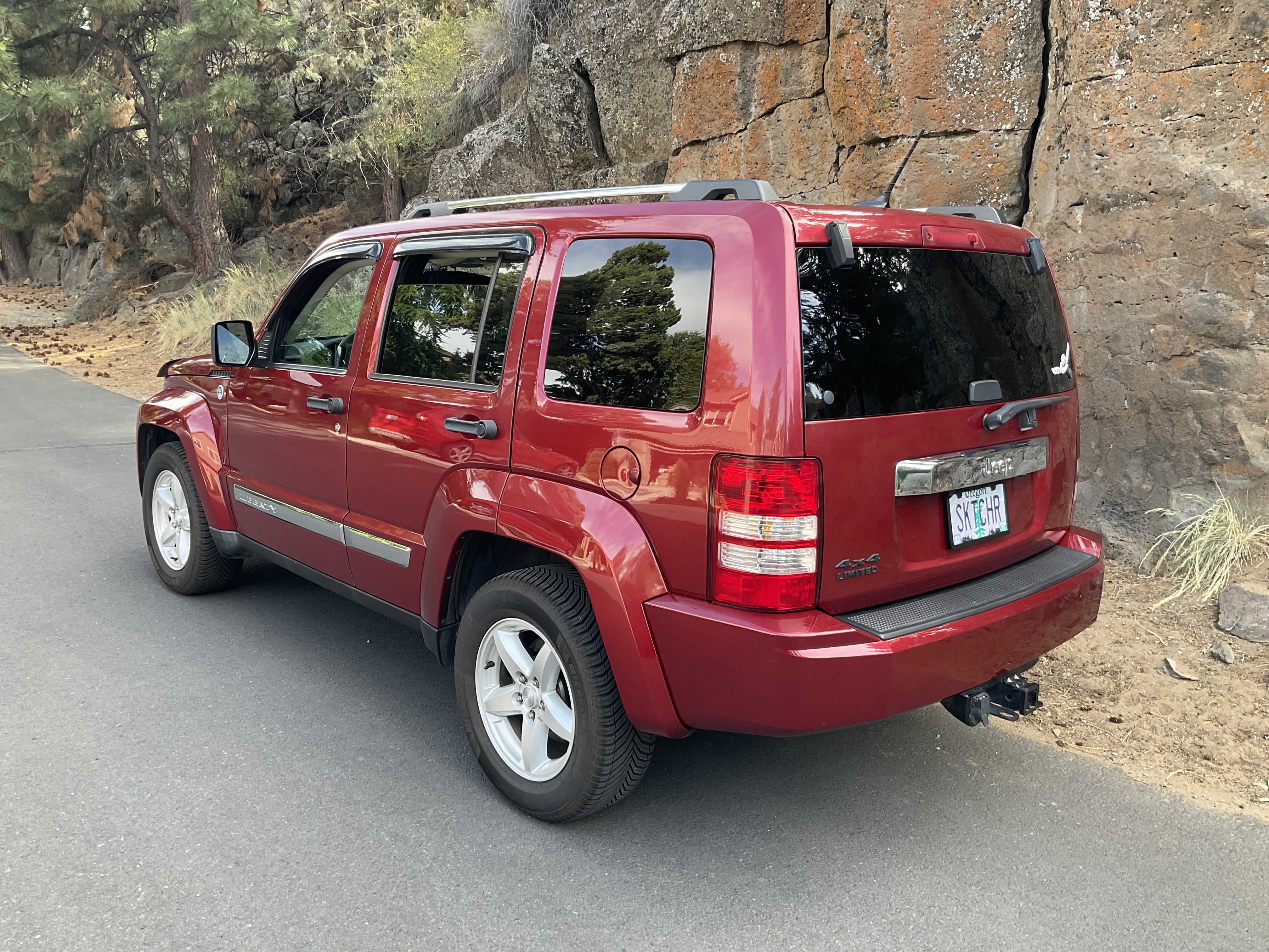 Used 2012 Jeep Liberty Limited w/ Comfort/Convenience Group AWD/4WD image 1