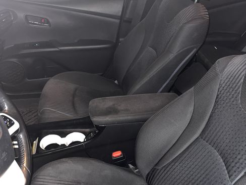 Used 2016 Toyota Prius Three Touring image 11