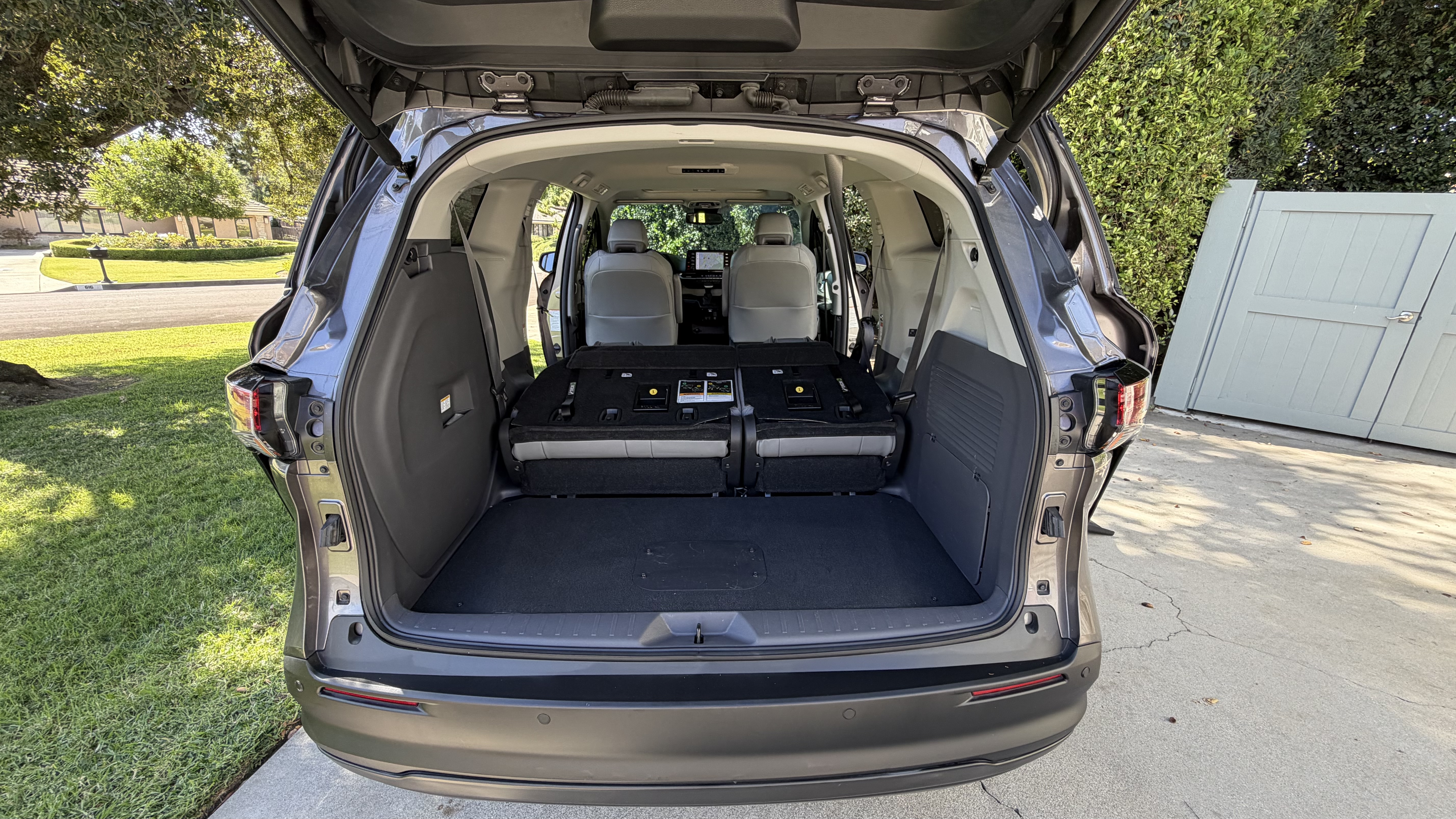 Used 2022 Toyota Sienna XLE w/ XLE Plus Package FWD image 17