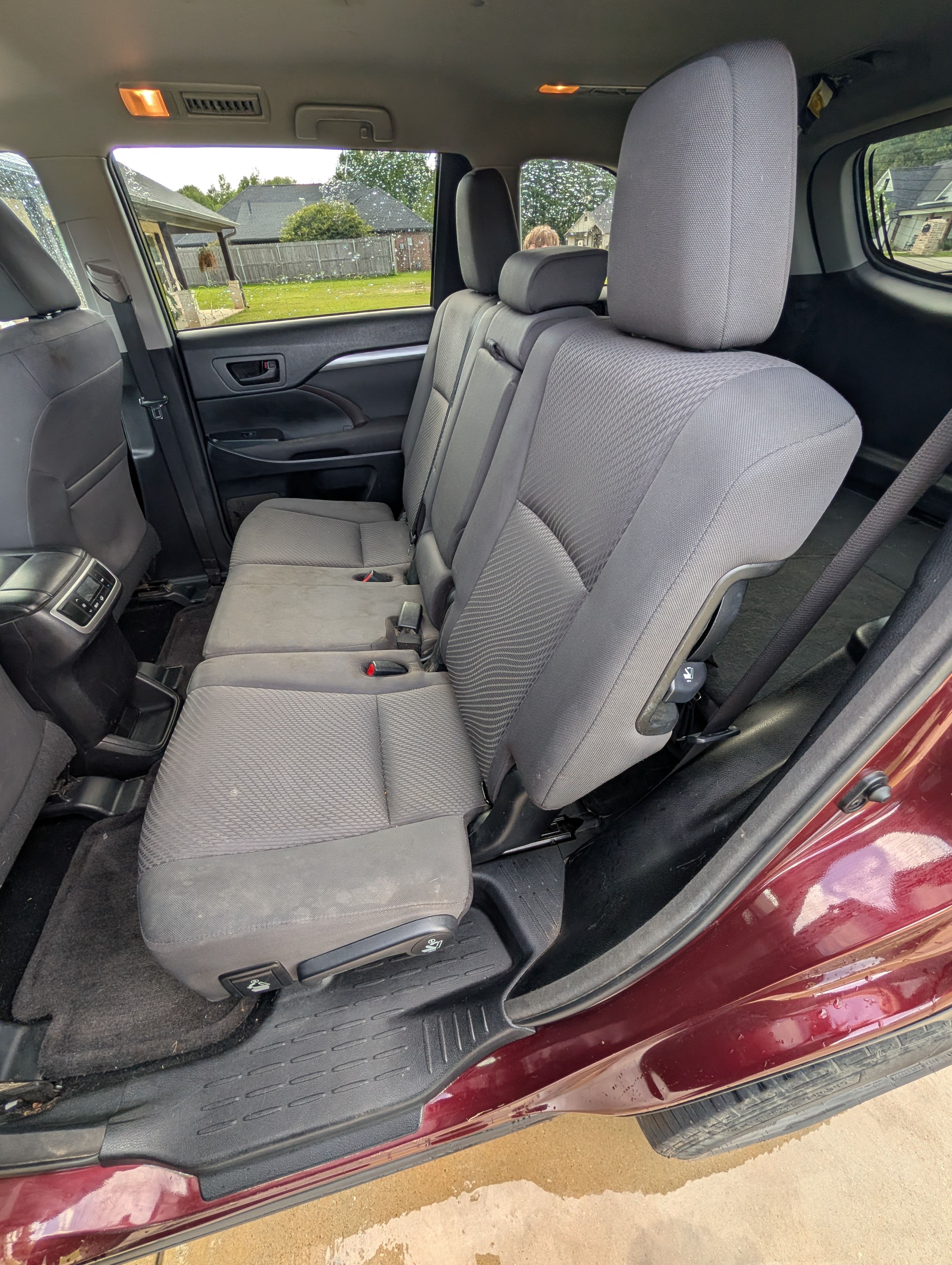 Used 2017 Toyota Highlander LE FWD image 9