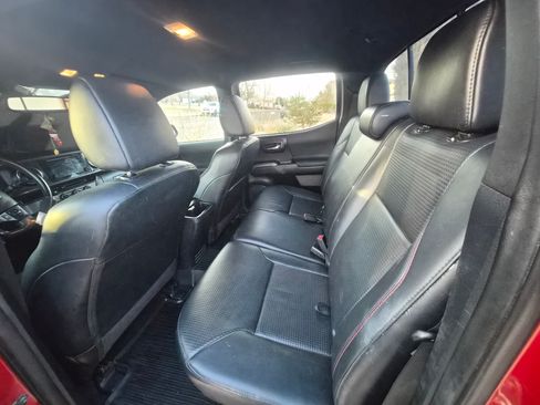 Used 2017 Toyota Tacoma TRD Pro image 9