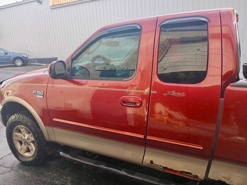 Used 2002 Ford F150 Short Bed 4D image 4