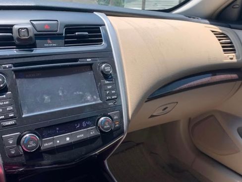 Used 2013 Nissan Altima 2.5 SL w/ Technology Pkg image 2