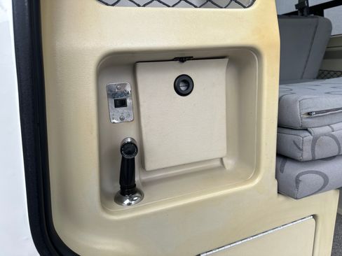 Used 2002 Volkswagen Eurovan Camper image 17