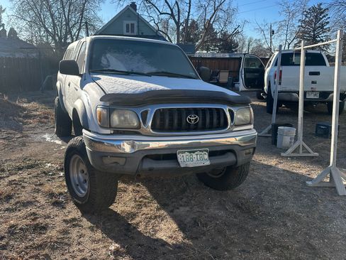 Used 2001 Toyota Tacoma Limited image 11