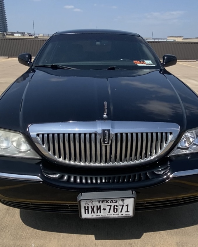 Used 2011 Lincoln Town Car Signature Limited RWD image 19