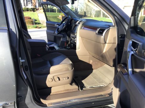 Used 2016 Lexus GX 460 image 12