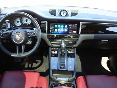Used 2024 Porsche Macan S AWD/4WD image 2