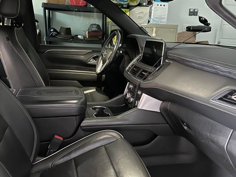 Used 2021 GMC Yukon XL SLT w/ SLT Premium Package image 11