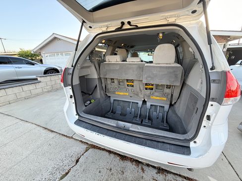 Used 2014 Toyota Sienna LE FWD image 8