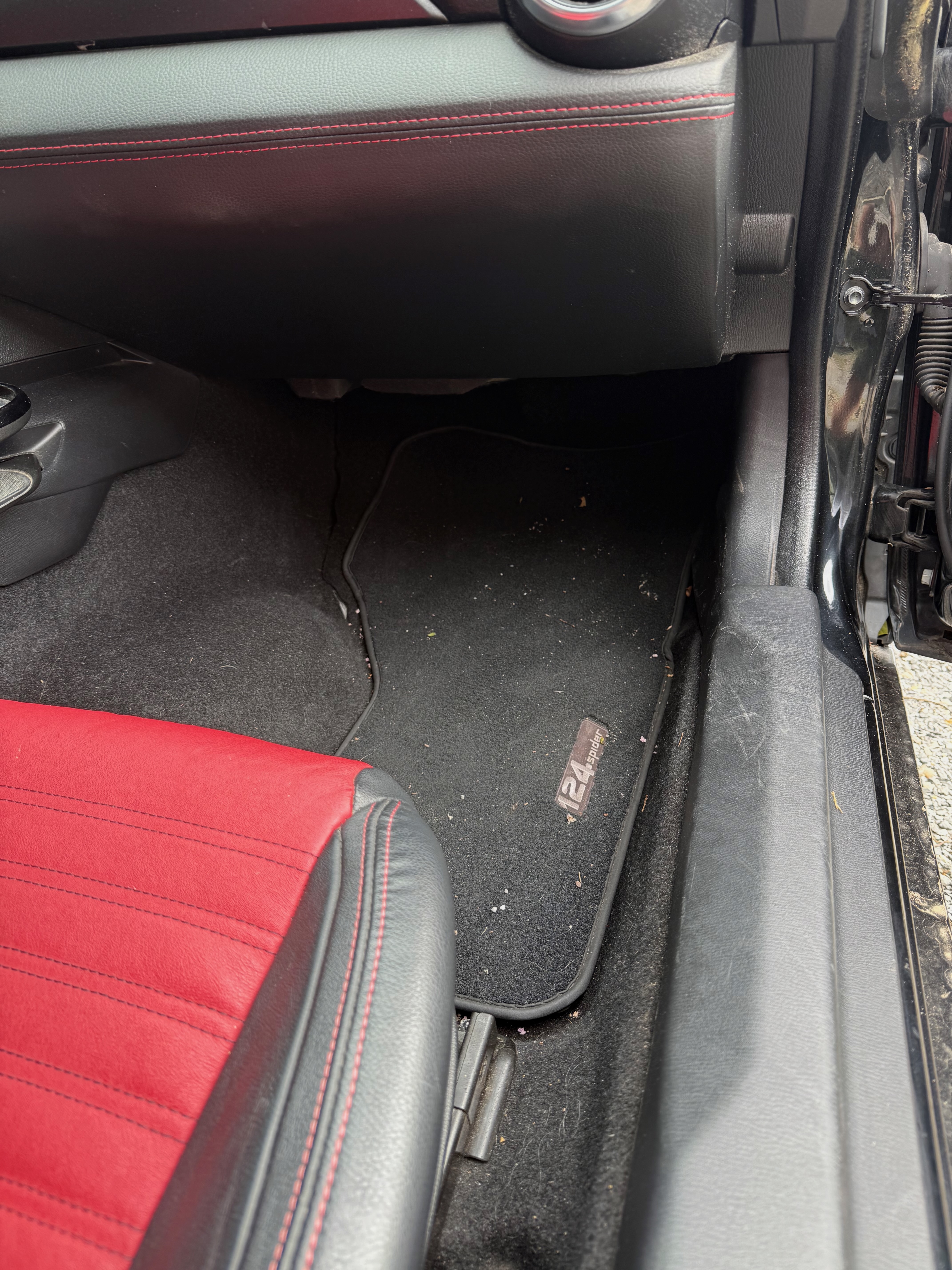 Used 2018 FIAT 124 Spider Abarth RWD image 17