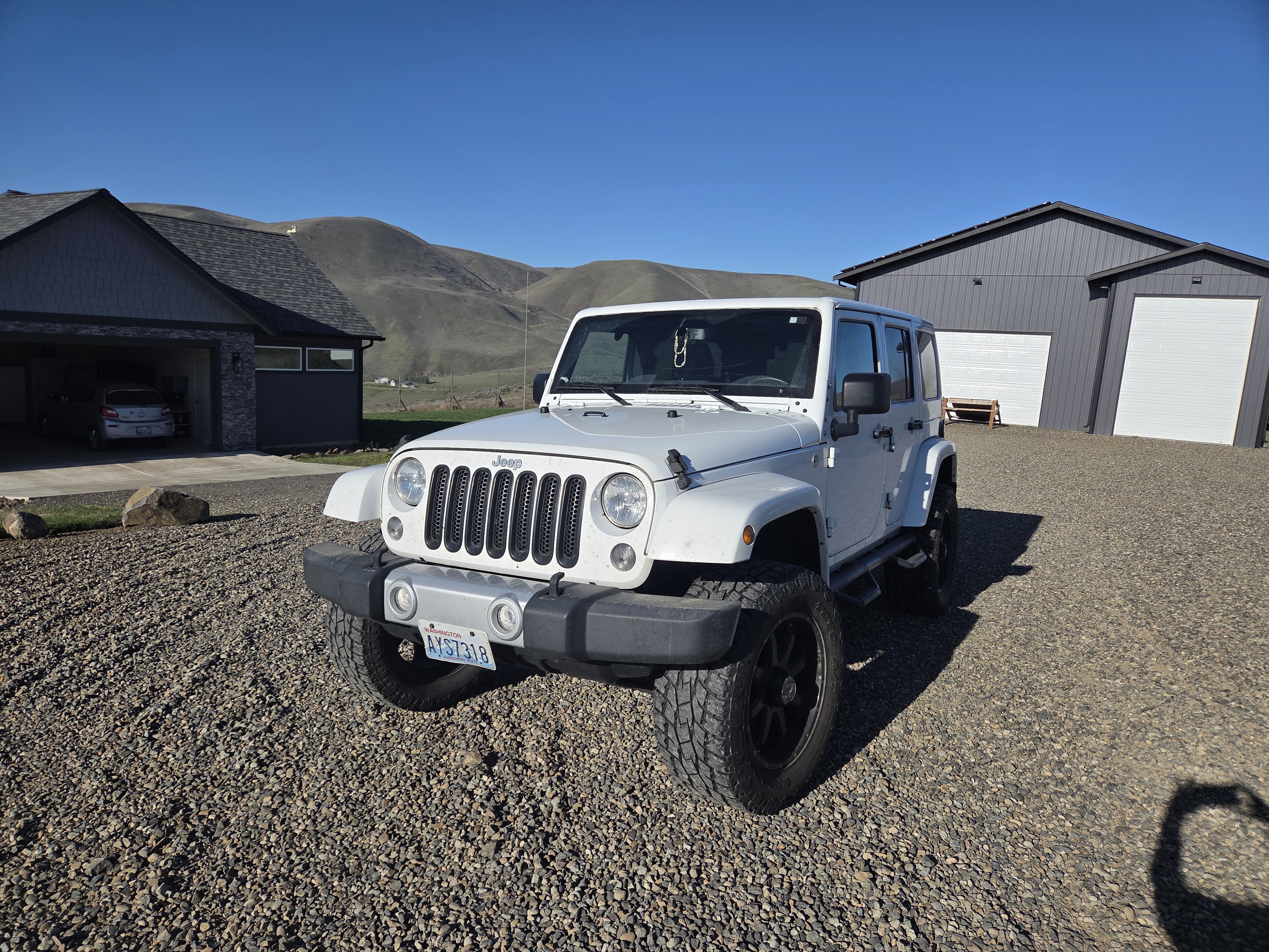Used 2015 Jeep Wrangler Unlimited Sahara w/ Connectivity Group AWD/4WD image 8
