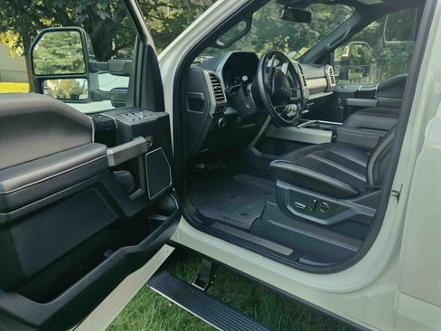Used 2021 Ford F250 Platinum w/ FX4 Off-Road Package AWD/4WD image 11