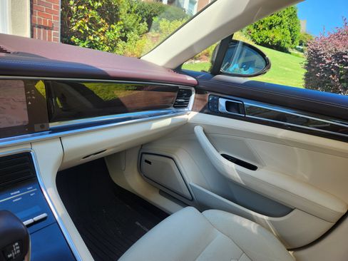 Used 2023 Porsche Panamera image 2