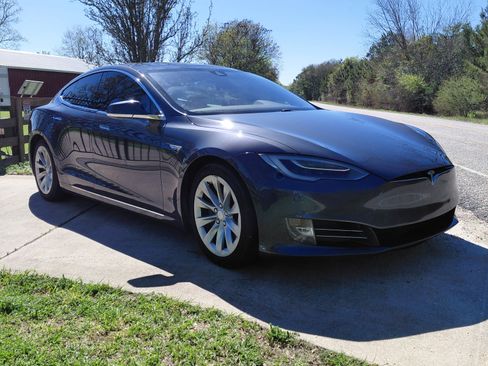Used 2016 Tesla Model S 90D image 2