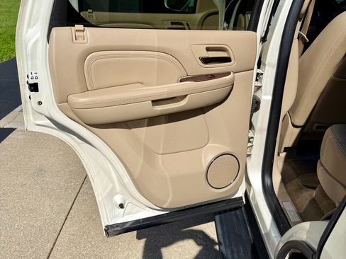 Used 2009 Cadillac Escalade AWD image 22