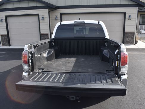 Used 2023 Toyota Tacoma TRD Off-Road image 6