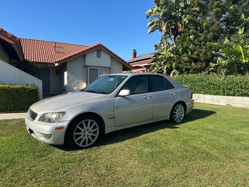 Used 2004 Lexus IS 300 RWD image 2