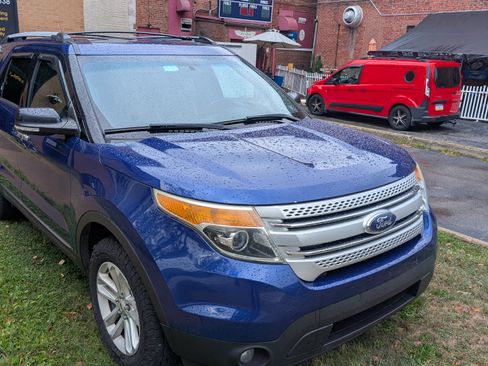 Used 2015 Ford Explorer XLT image 1