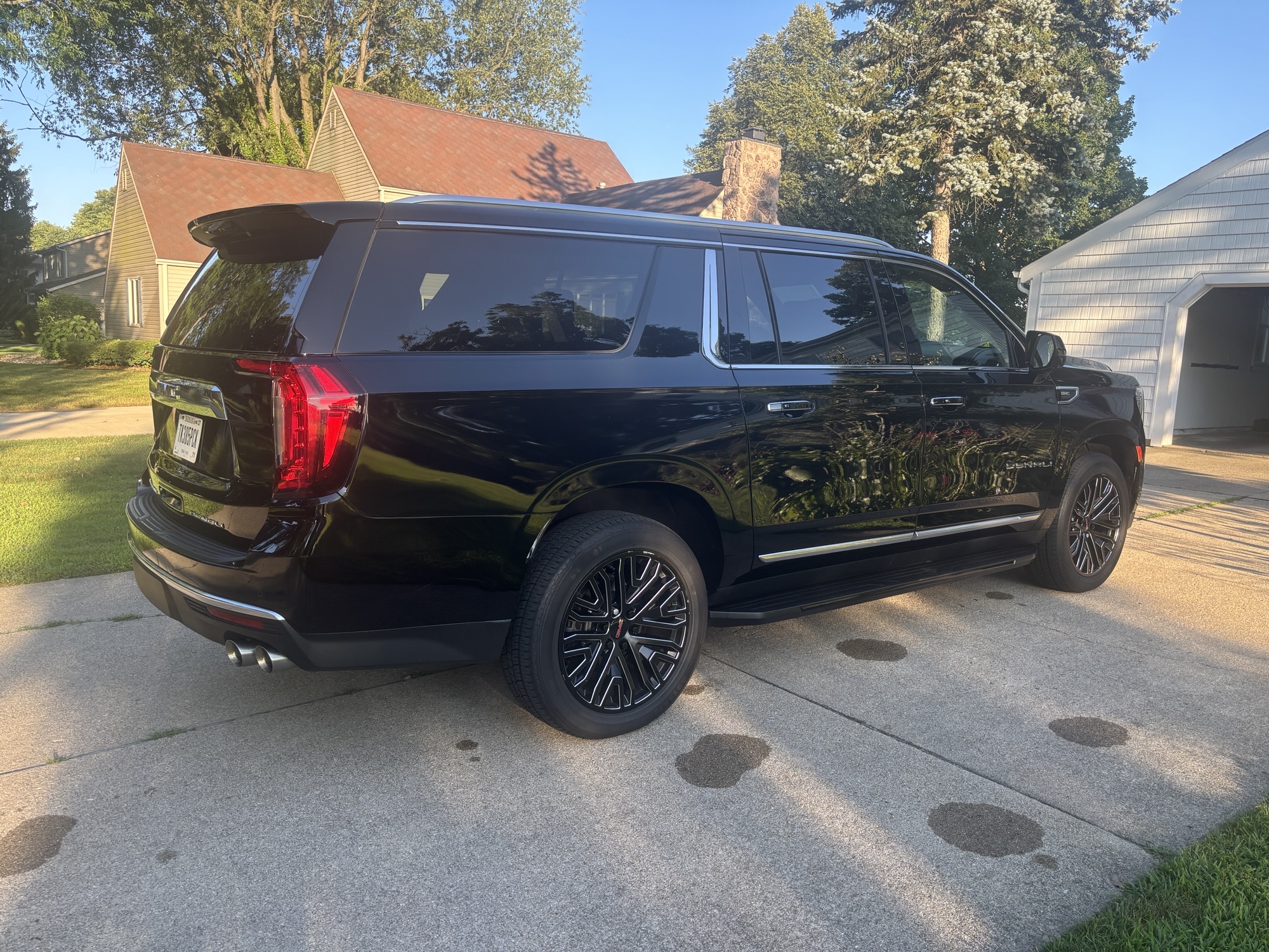 Used 2021 GMC Yukon XL Denali AWD/4WD image 4
