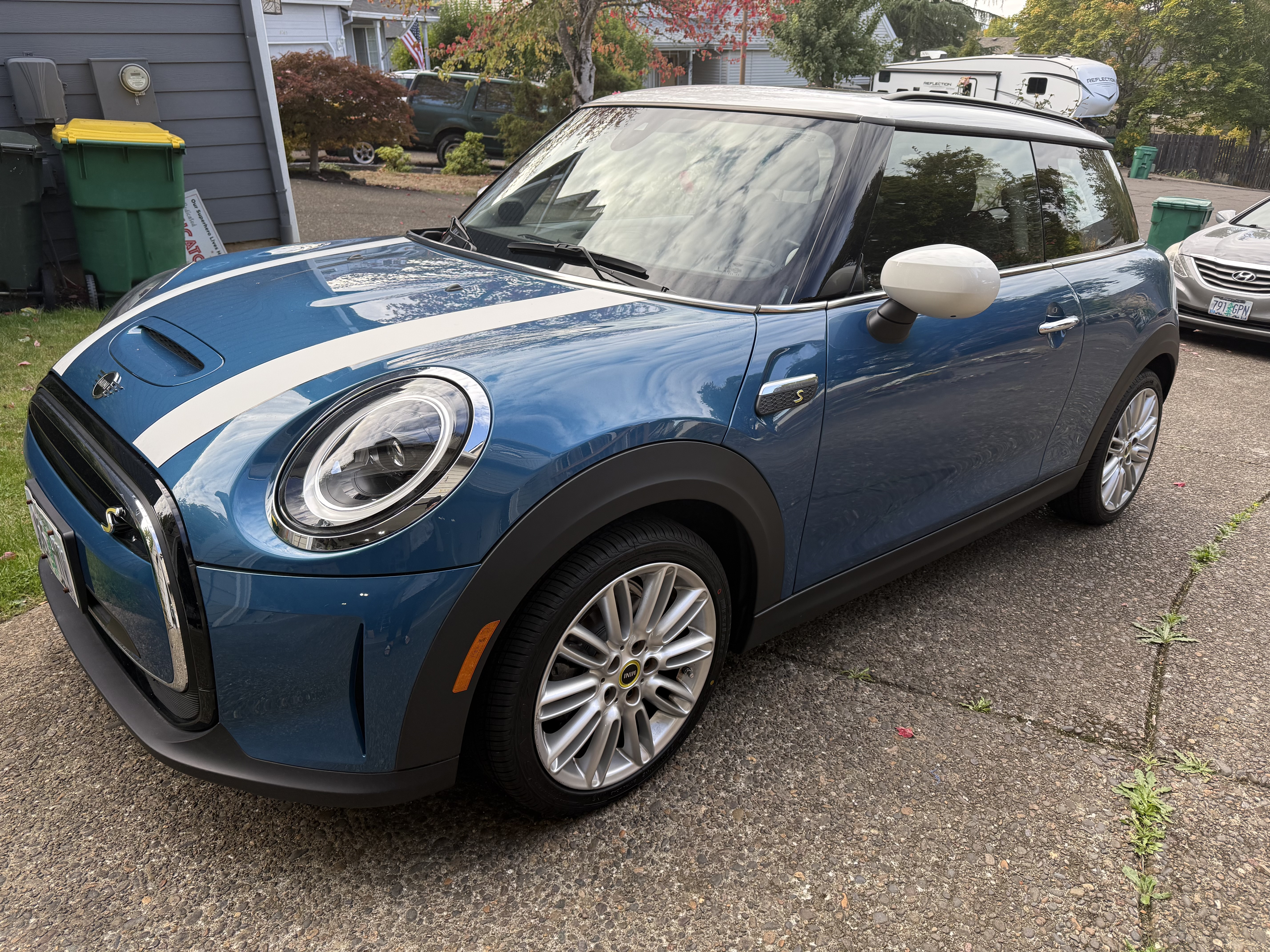 Used 2024 MINI Cooper SE FWD image 1