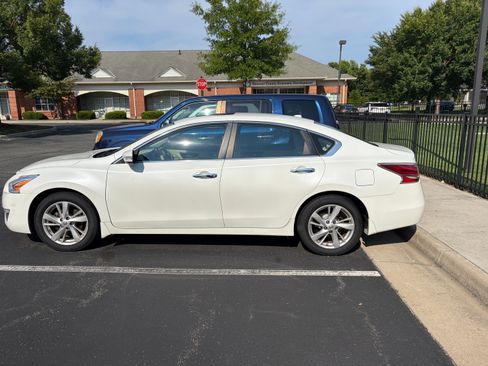 Used 2015 Nissan Altima 2.5 SL w/ Moonroof Package FWD image 1