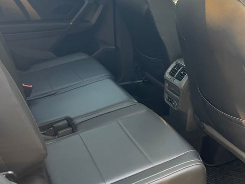 Used 2020 Volkswagen Tiguan SE w/ Panoramic Sunroof Package AWD/4WD image 19
