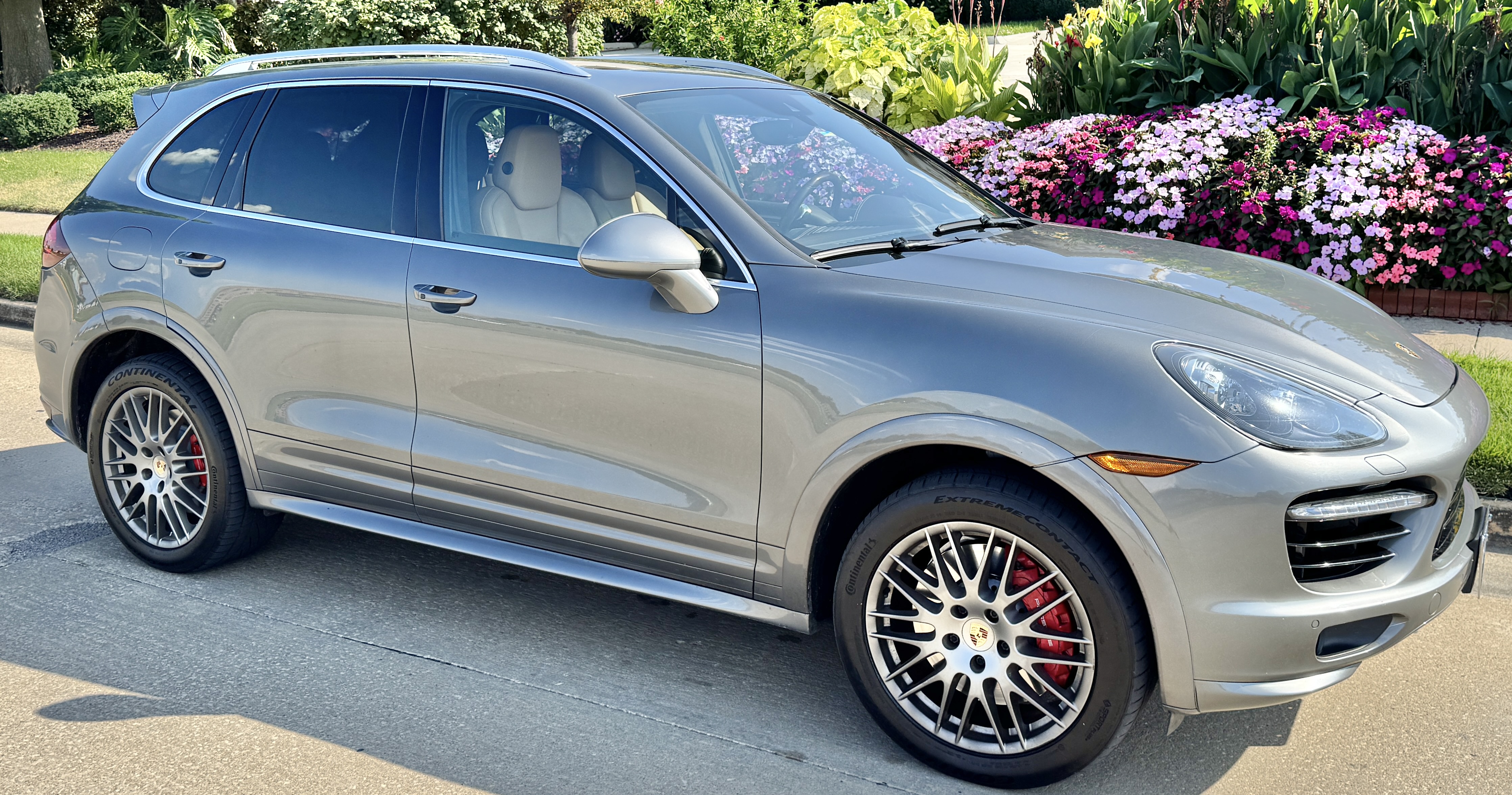 Used 2014 Porsche Cayenne Turbo S AWD/4WD image 1
