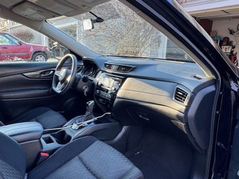 Used 2017 Nissan Rogue S image 12